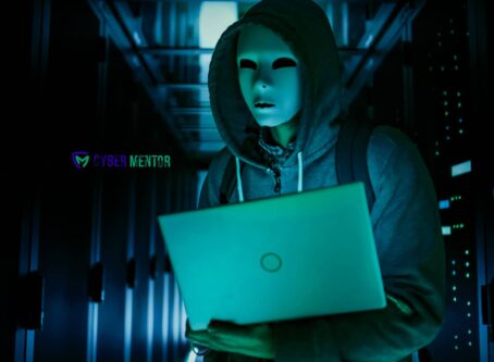 Hacker enmascarado usando un portátil en un centro de datos, representando un ataque man-in-the-middle.