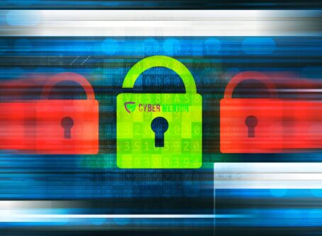 Imagen abstracta que representa la vulnerabilidad de las contraseñas. Se muestran candados rojos sobre un fondo de código binario con un candado verde central, con la marca "Cyber Mentor".